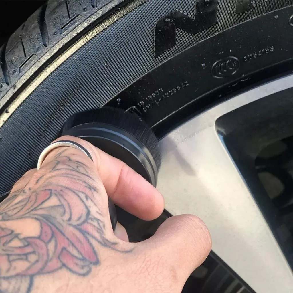 Aplicador de Pneu Pretinho Pincel Soft Acabamento Perfeito Selante Automotivo Rodas3